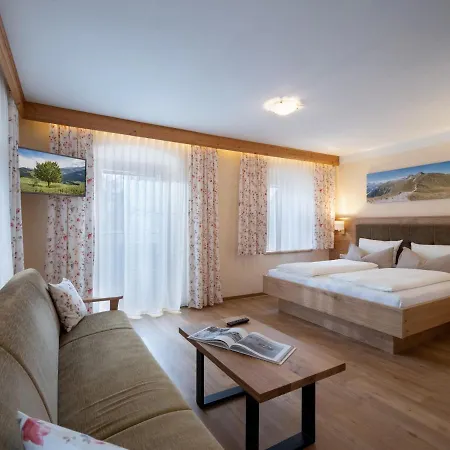 Gaestehaus Knunbauer 3* מאיירהופן